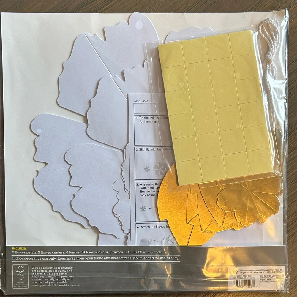 NWT 3 Pack Spritz Paper Flowers Kit
